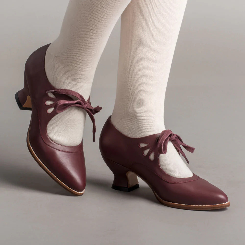 VITTORIA | Retro Hakken met Elegante Veters