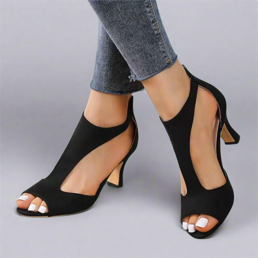 Hak Sandalen met Gebogen Uitsnede