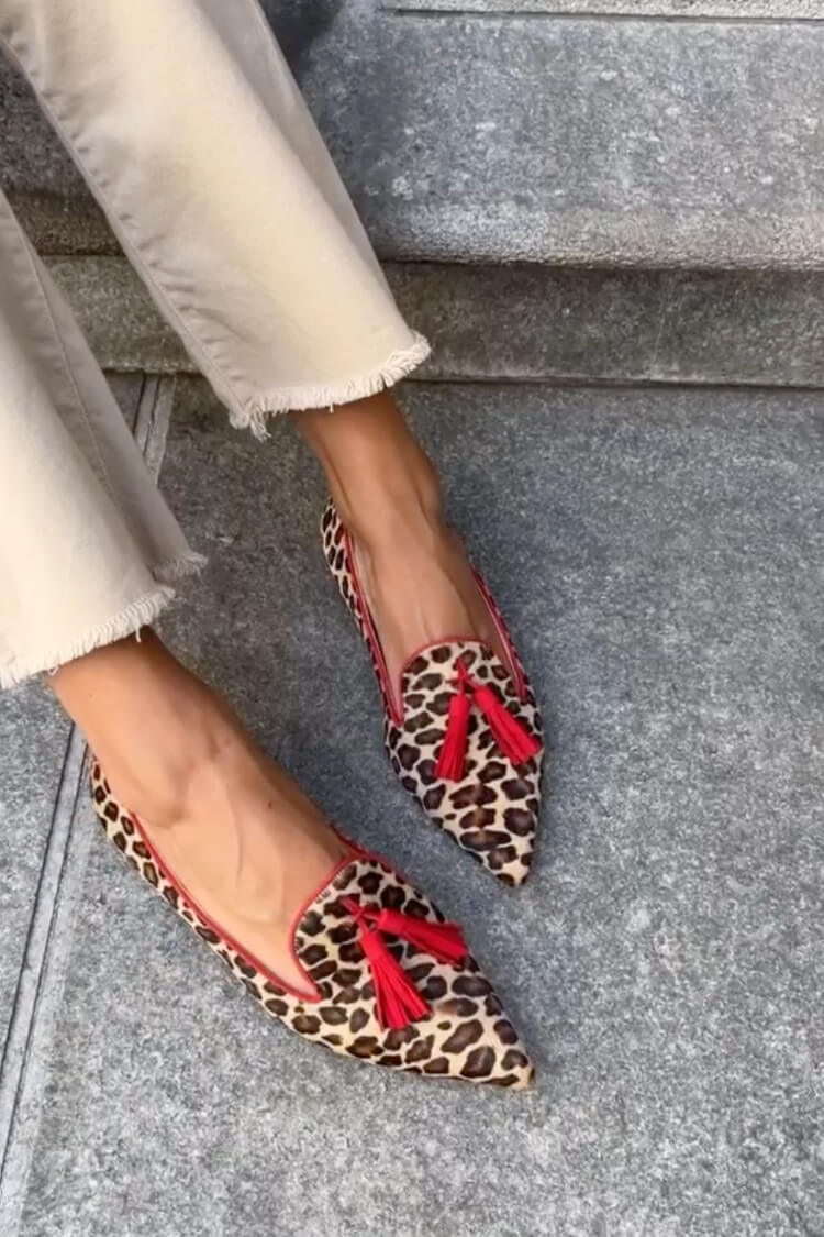 Puntige Loafer met Rode Kwastjes