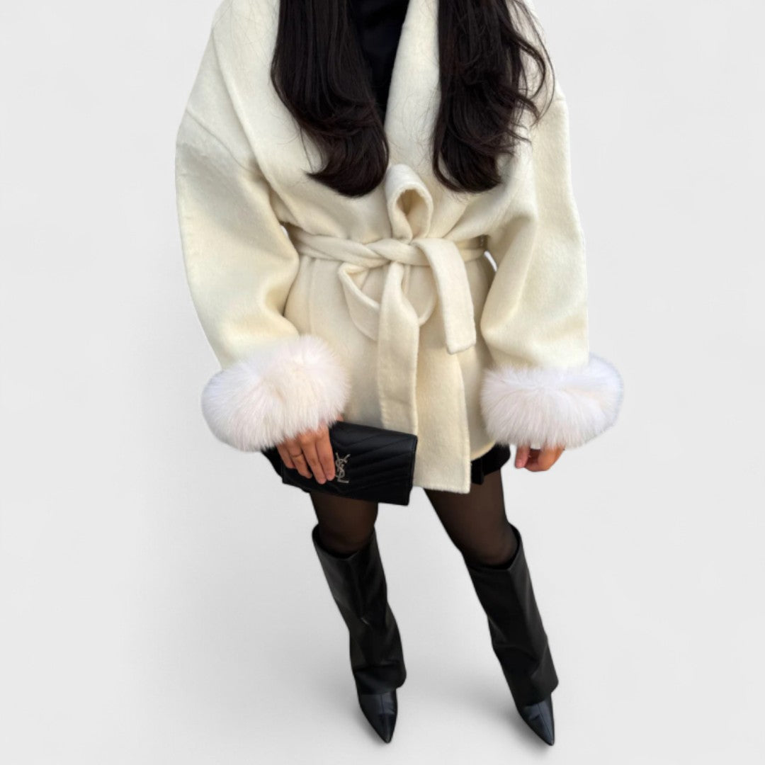 Tineke | Elegante jas met details van imitatiebont
