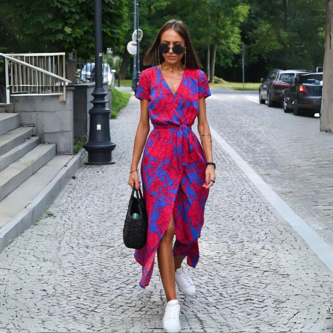 Feline – Elegante jurk met V-hals en Figuurvormende Snit