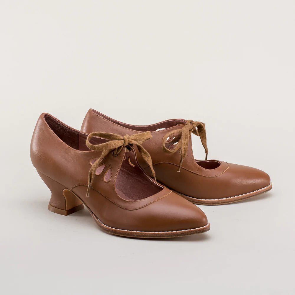 VITTORIA | Retro Hakken met Elegante Veters