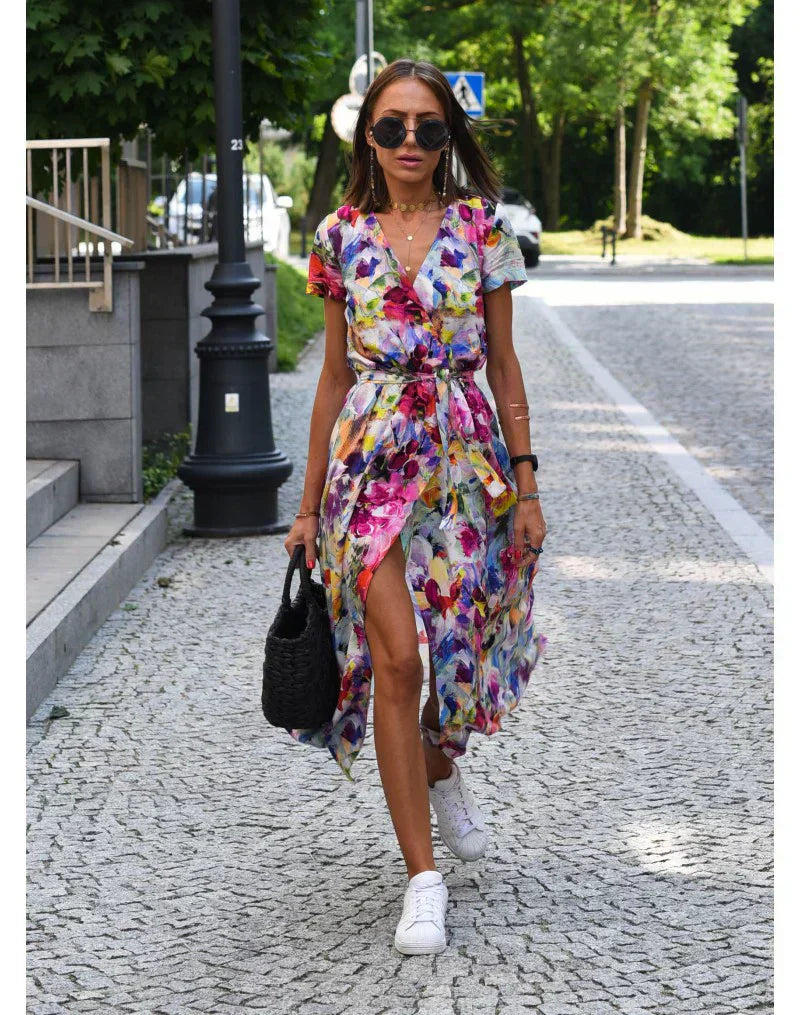 Feline – Elegante jurk met V-hals en Figuurvormende Snit